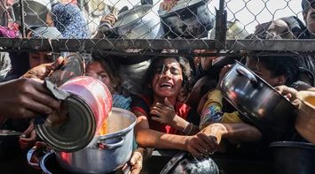 3 Palestinians Martyred While Waiting for Aid by Israeli Forces' Gunfire