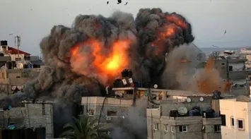 Israeli Occupation Intensifies Assault on Gaza City with Air and Artillery Strikes