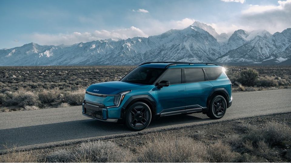 (Image) All-Electric EV9 Wins 2024 North American Utility Vehicle of the Year