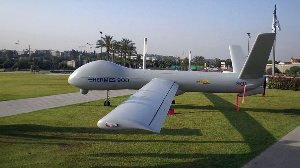 Drone canggih Hermes 900 buatan perusahaan patunagan swasta India dan Israel.