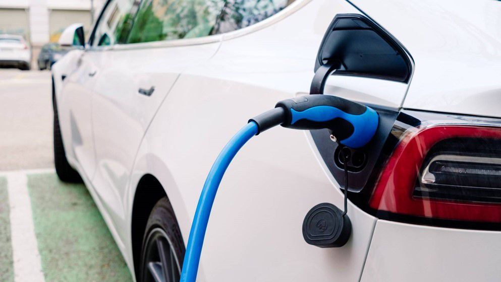 Electric cars are cheaper than gasoline — free zones...