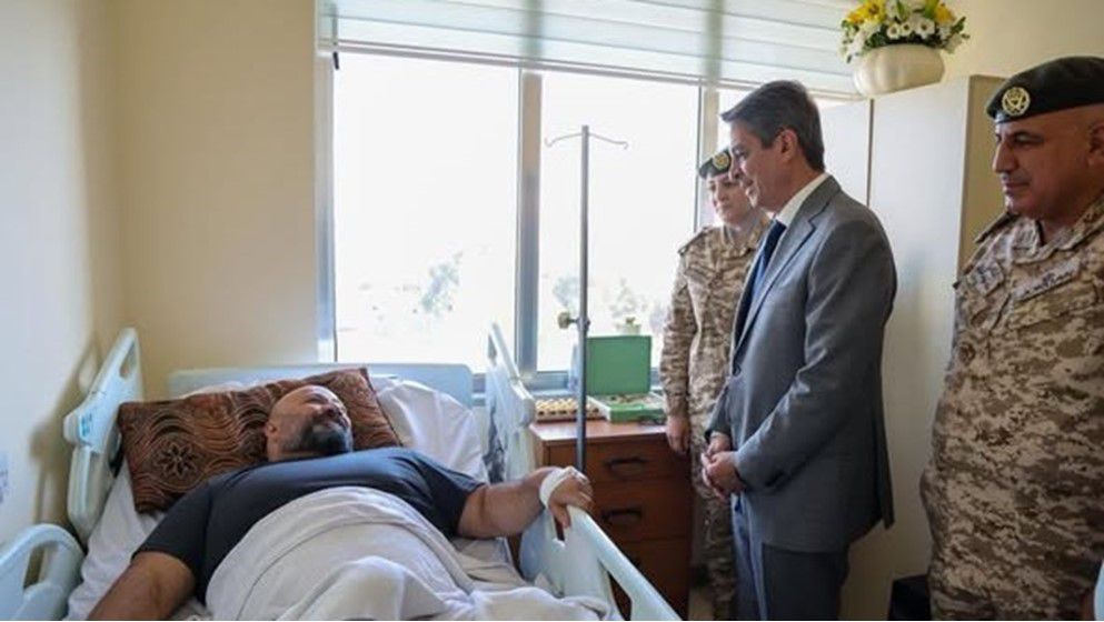 Minister of Youth Checks on Health of Paralympic Champion Motaz Al-Junaidi