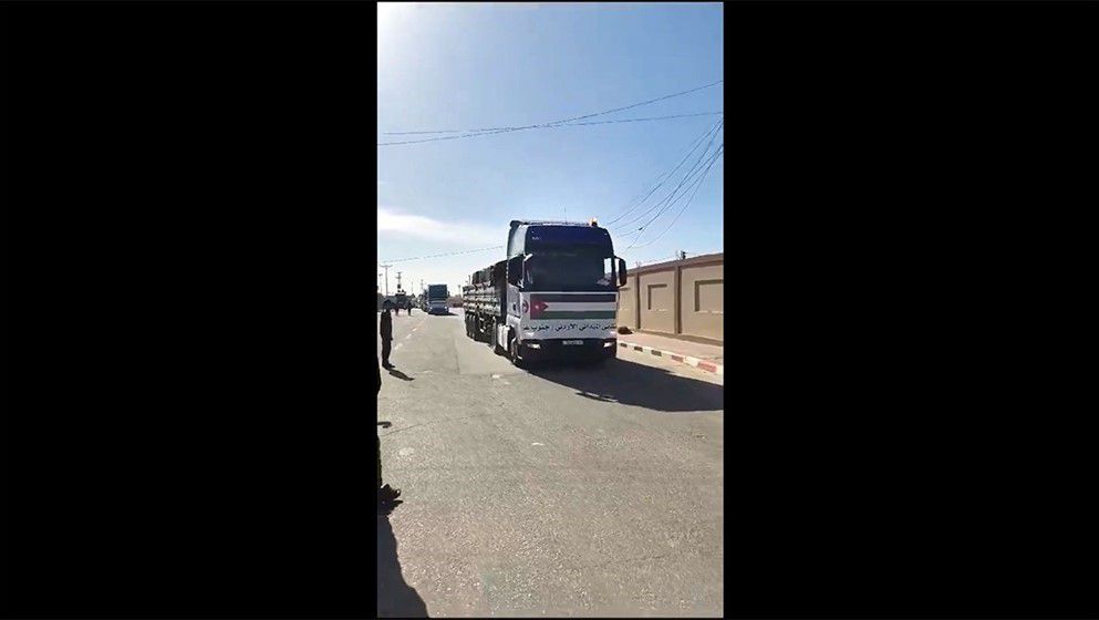 15 trucks deliver aid to Jordanian Field Hospital in southern