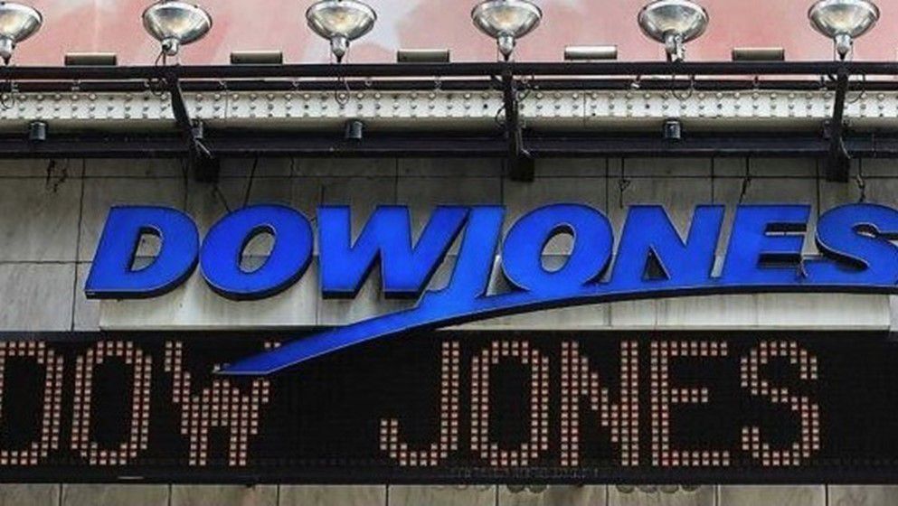 U.S. Dow Jones Rises While Texas Oil Falls