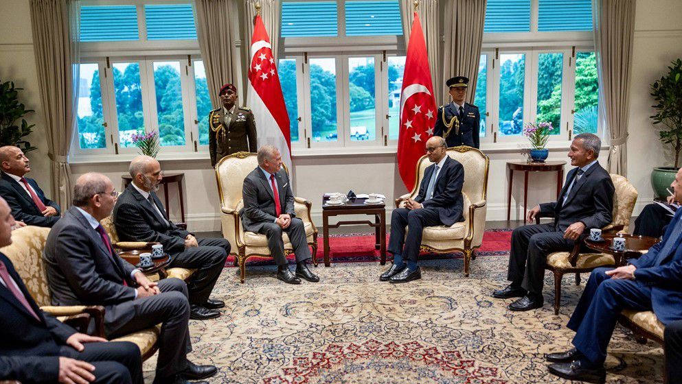 King and Singaporean President Discuss Ways to Enhance Cooperation and Key Regional Developments