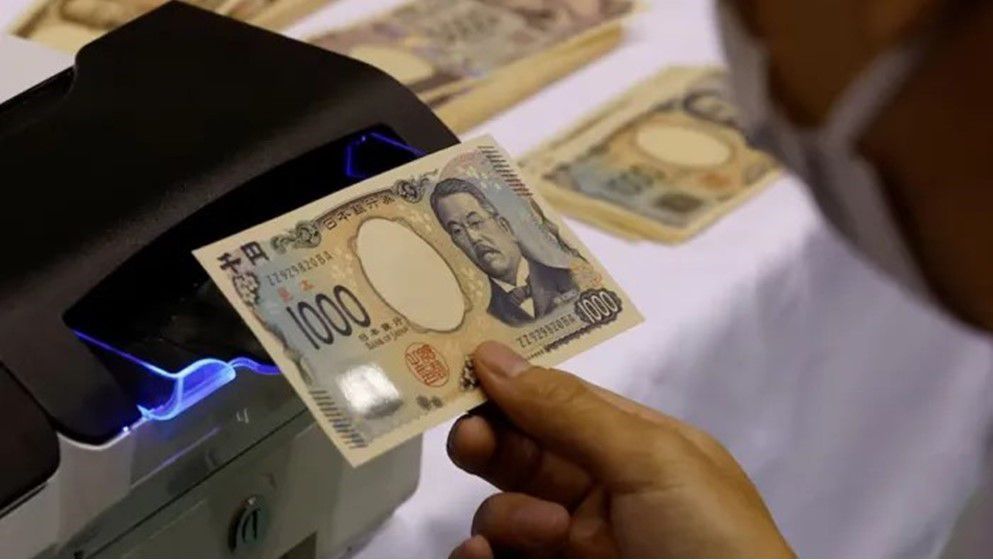 Japan Considers ¥17 Trillion Economic Stimulus Package