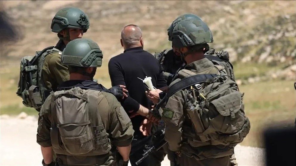 Israeli Forces Detain 22 Palestinians from Tubas