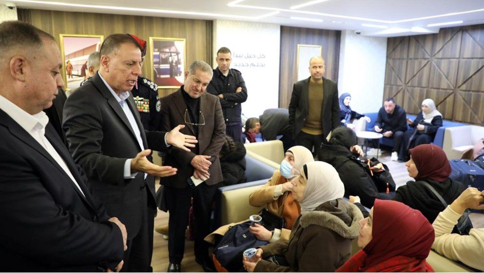 Minister of Interior Reviews Operations at King Hussein Bridge