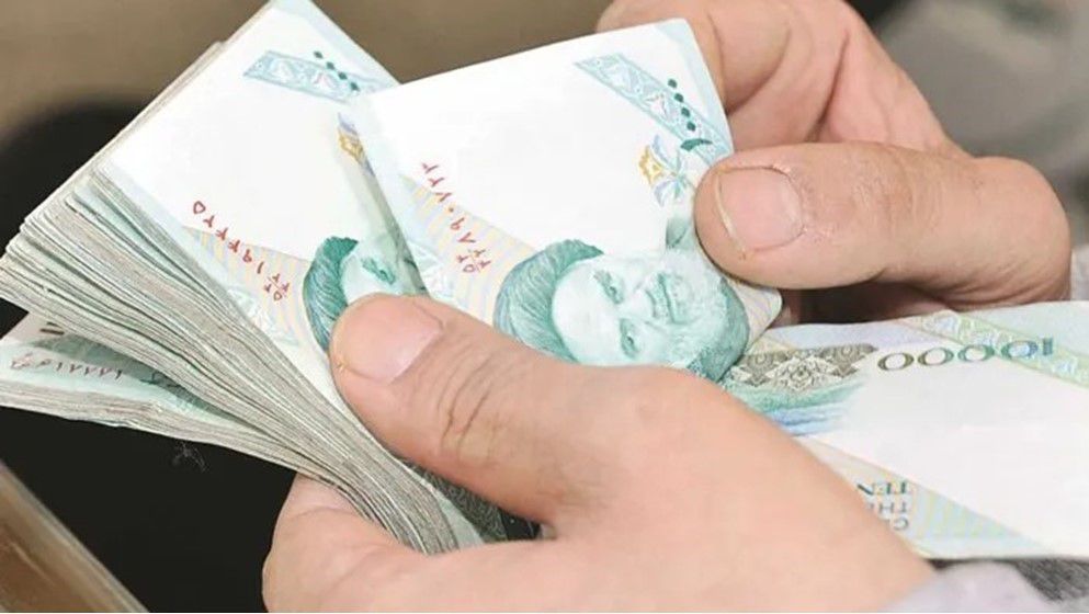 Iranian Rial Falls to an Unprecedented Level of 1.5 Million per Dollar