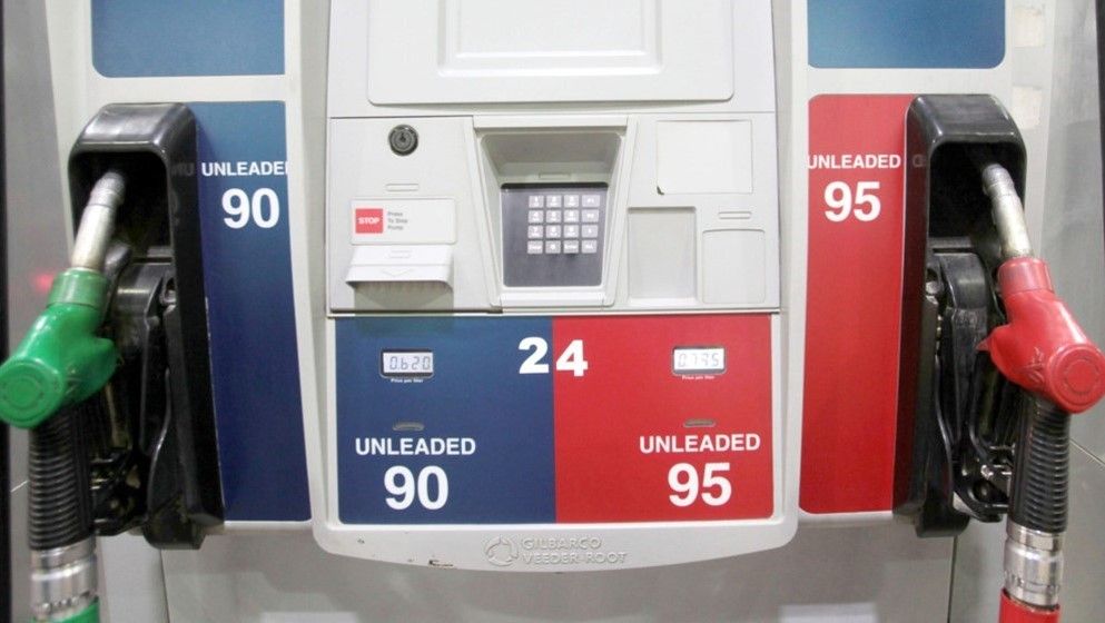 Energy Ministry: Global Prices of Petroleum Derivatives Decline, Except for 90-Octane Gasoline