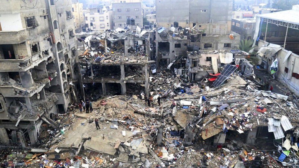 Gaza Strip: 10 killed in Israeli air strikes on Gaza City, Dei...