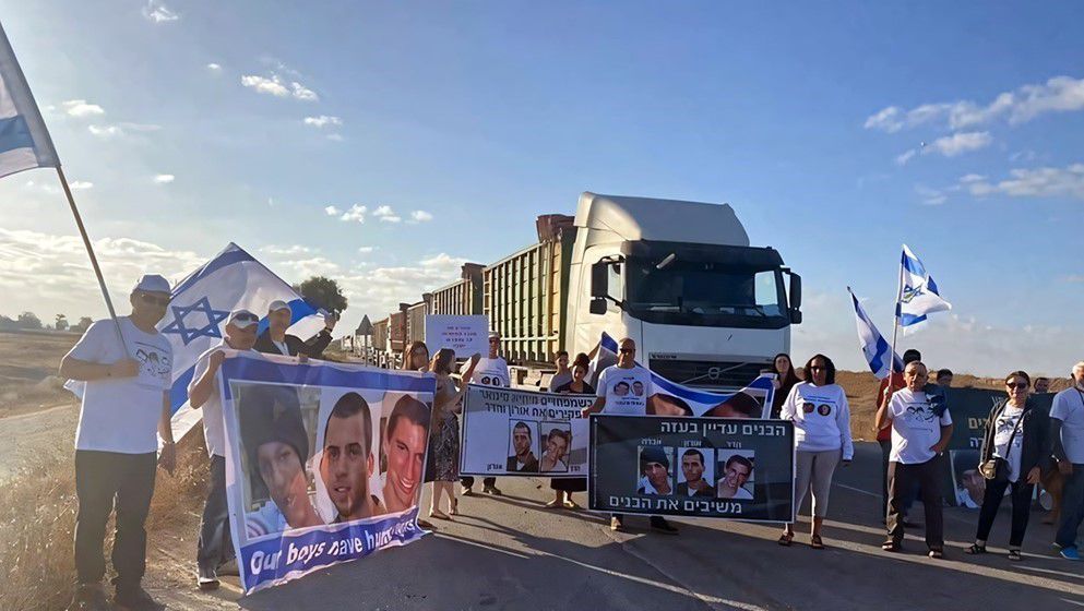 Israeli Protestors Obstruct The Entry Of Humanitarian Aid Truc...