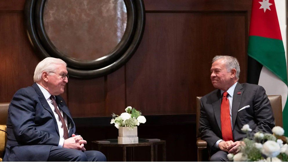 The King highlights the priority issues in the Middle East