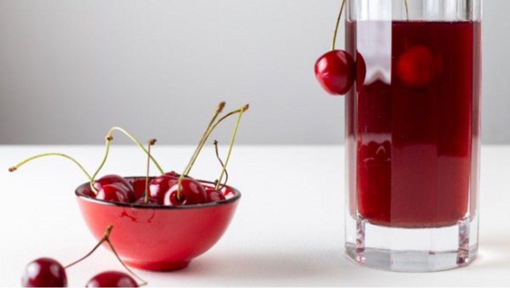 Tart Cherry Juice: Proven Benefits for Inflammation and Sleep — and ...