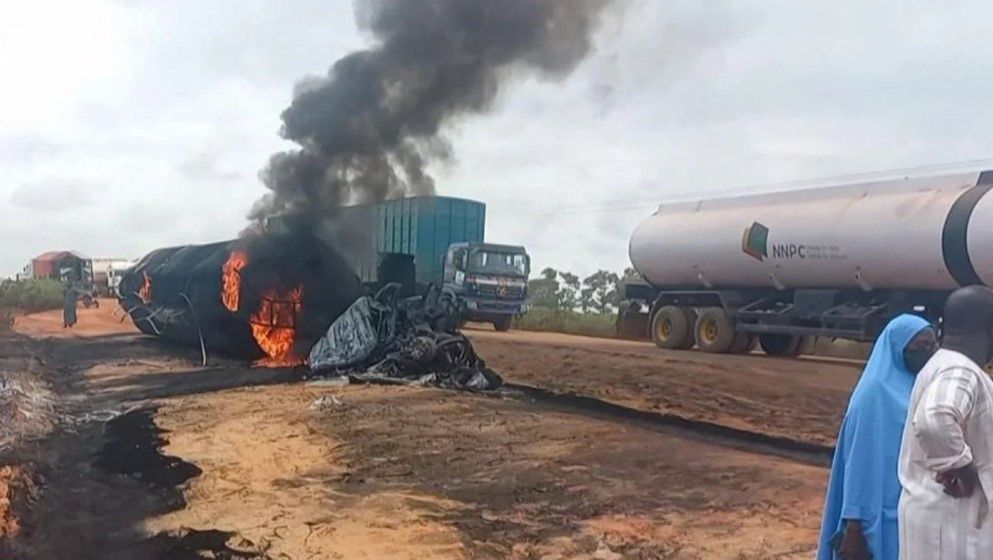 30 Killed in Passenger Truck Crash in Northern Nigeria