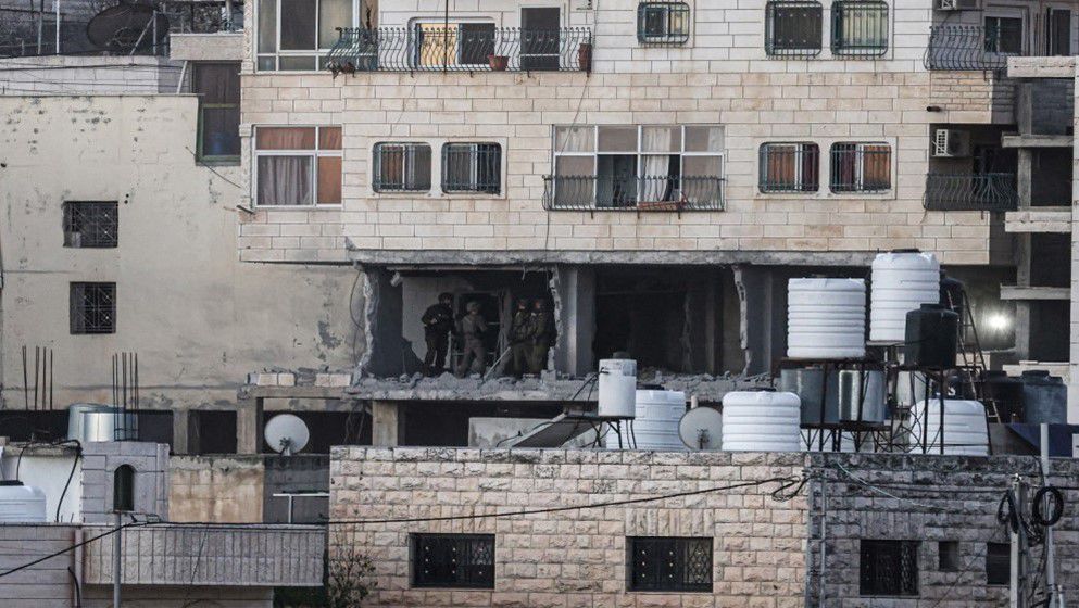 Israeli Occupation Forces Arrest Over 20 Palestinians in the West Bank, Including Two Children and Two Women