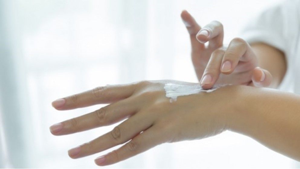 Best Natural Ways to Exfoliate Your Hands and Restore Softness: Goodbye to Dryness
