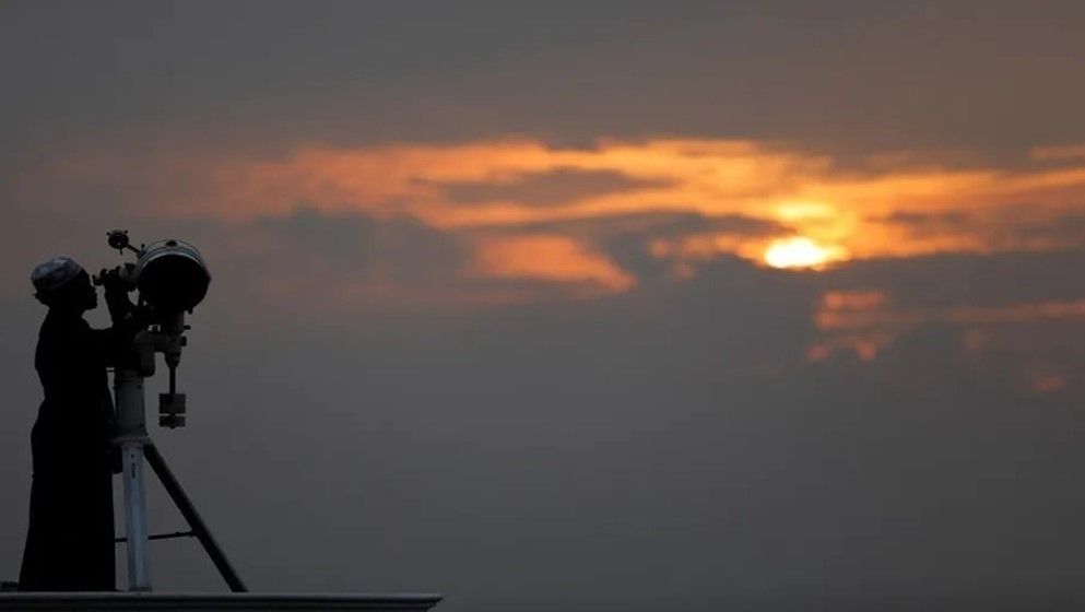 Jordan Astronomical Society: Sighting of Shawwal Crescent on March 19 Possible via Telescope but Difficult