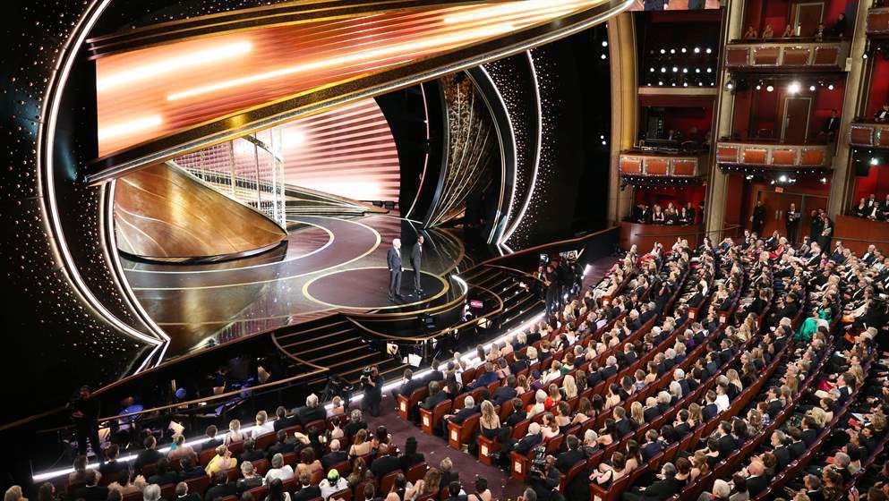 Oscars lift lid on ceremony...