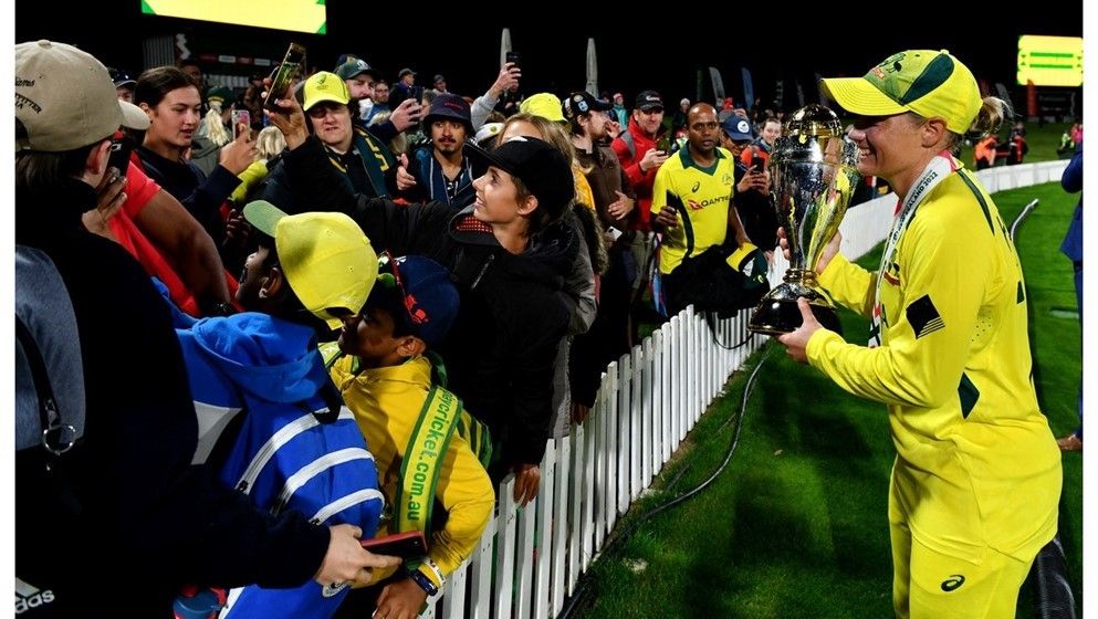 Australia, led by Healy's 170, beat England to win World Cup...