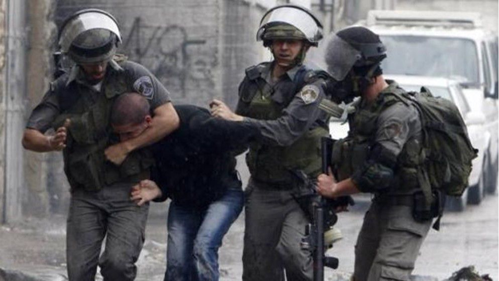 Israeli Forces Arrest 14 Palestinians in the West Bank