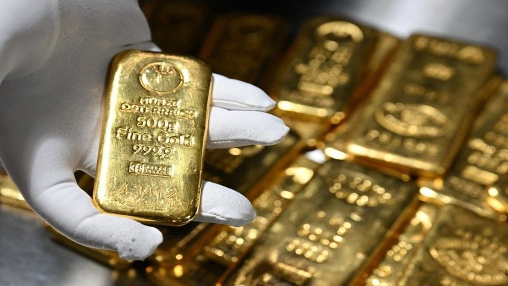 Gold Edge Lower Amid Renewed Hostilities in the Middle East