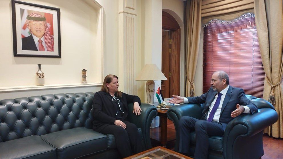 FM receives Fadwa Barghouti in Amman for Palestinian rights...