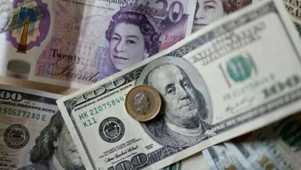 Leichter Rückgang des britischen Pfunds gegenüber dem Dollar und dem Euro