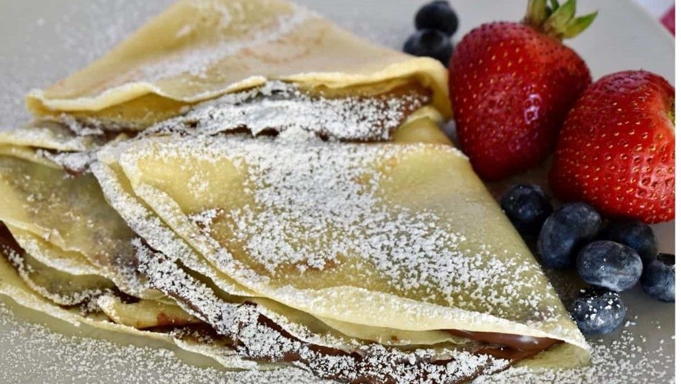 Mit Nutella gefüllte Schokoladen-Crêpes: Ein schneller und einfacher süßer ...