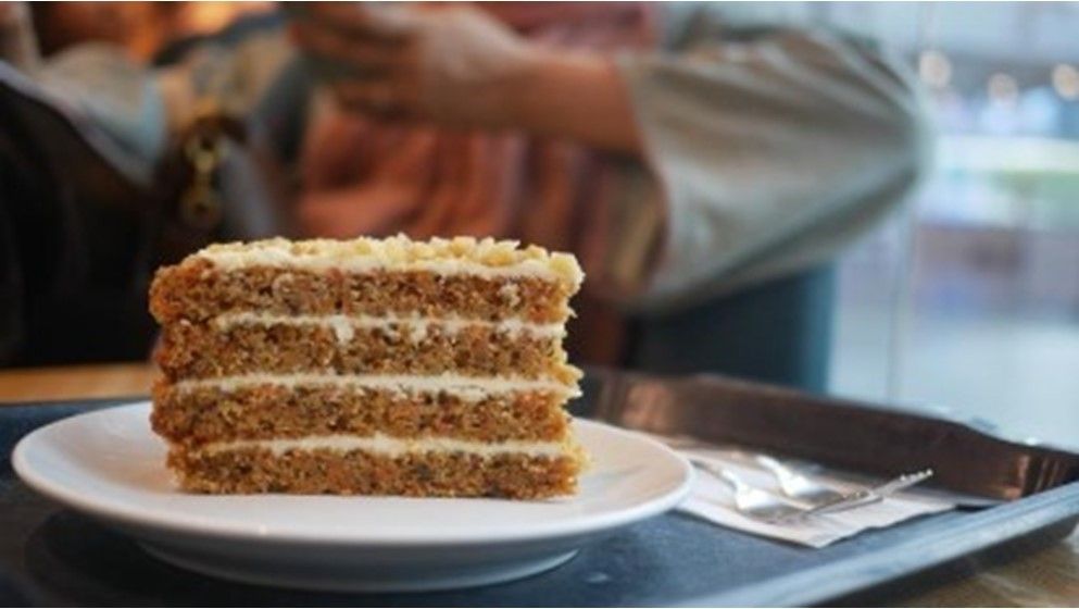 How to Make Layered Carrot and Cinnamon Cake