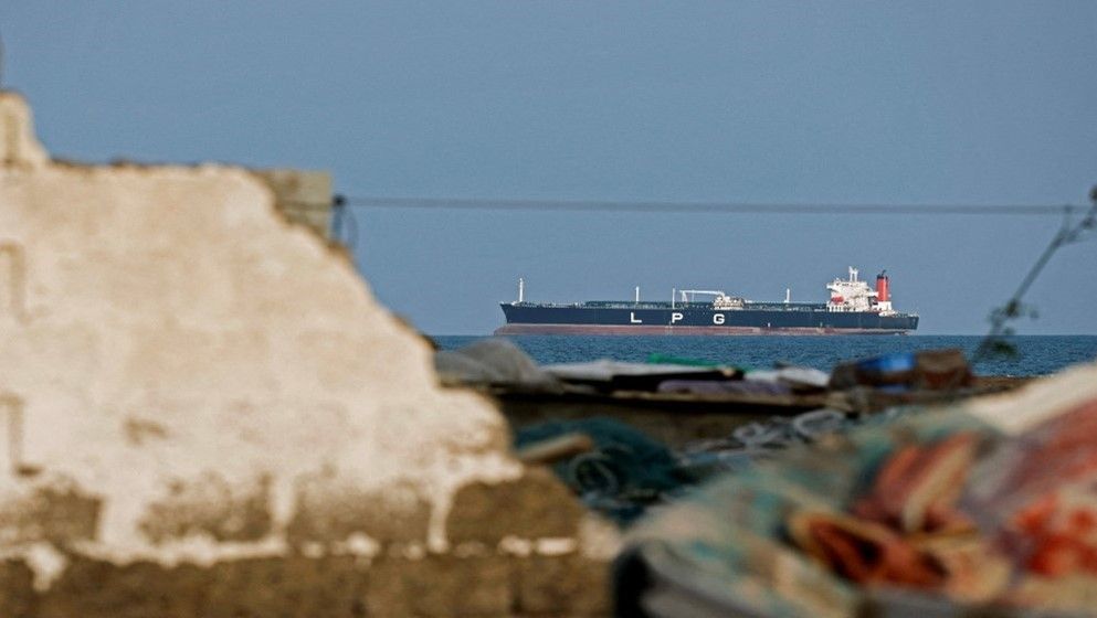 British Maritime Agency: Ship Hit by Unknown Projectile in Strait of Hormuz