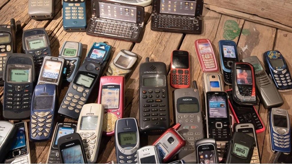"Dumbphones"... Gen Z’s Sanctuary to Escape Social Media Addiction
