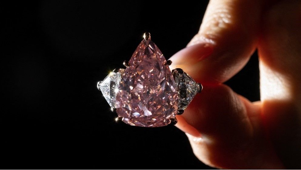 Rare pink diamond to go under hammer in Geneva...