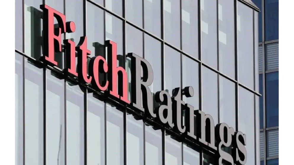 Fitch Downgrades France’s Credit Rating Amid Political Turmoil and Fiscal Pressures