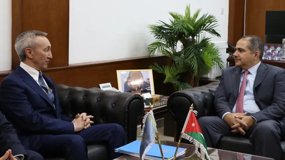 Investment Minister Discusses Ways to Enhance Economic Cooperation with Kazakh Ambassador