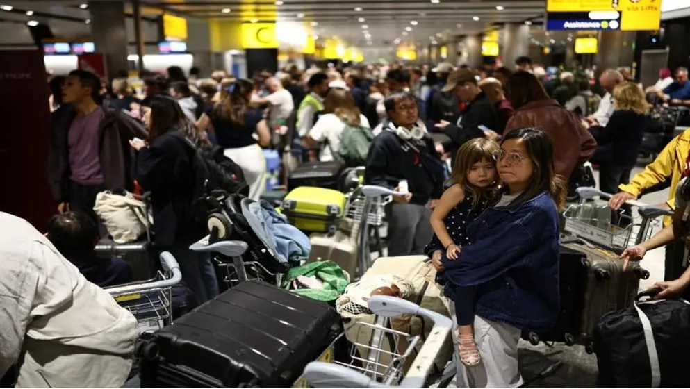 Technical Glitch Disrupts Over 400 UK Flights