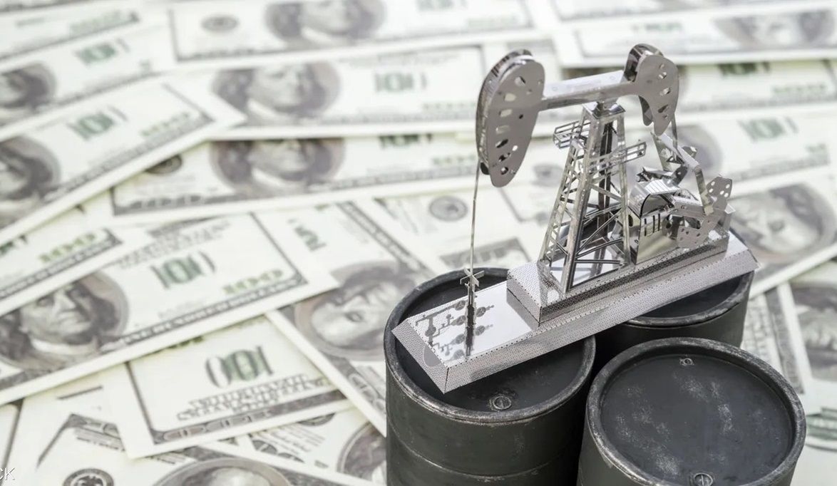 أسعار النفط تتراجع وسط إشارات أساسية متباينة