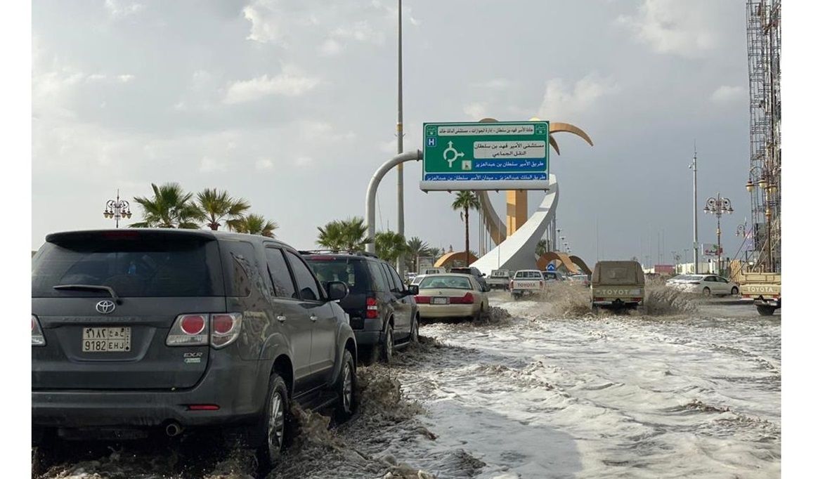 أمطار على الرياض وتساقط برد وجريان سيول في الباحة.. الأرصاد يواصل التنبيهات