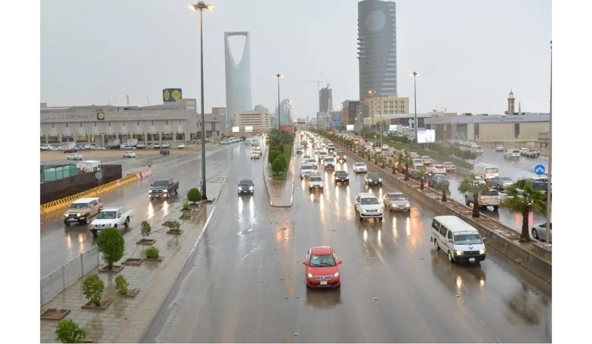 عاجل.. "الأرصاد": أمطار رعدية ورياح متربة على الرياض والشرقية و5 مناطق