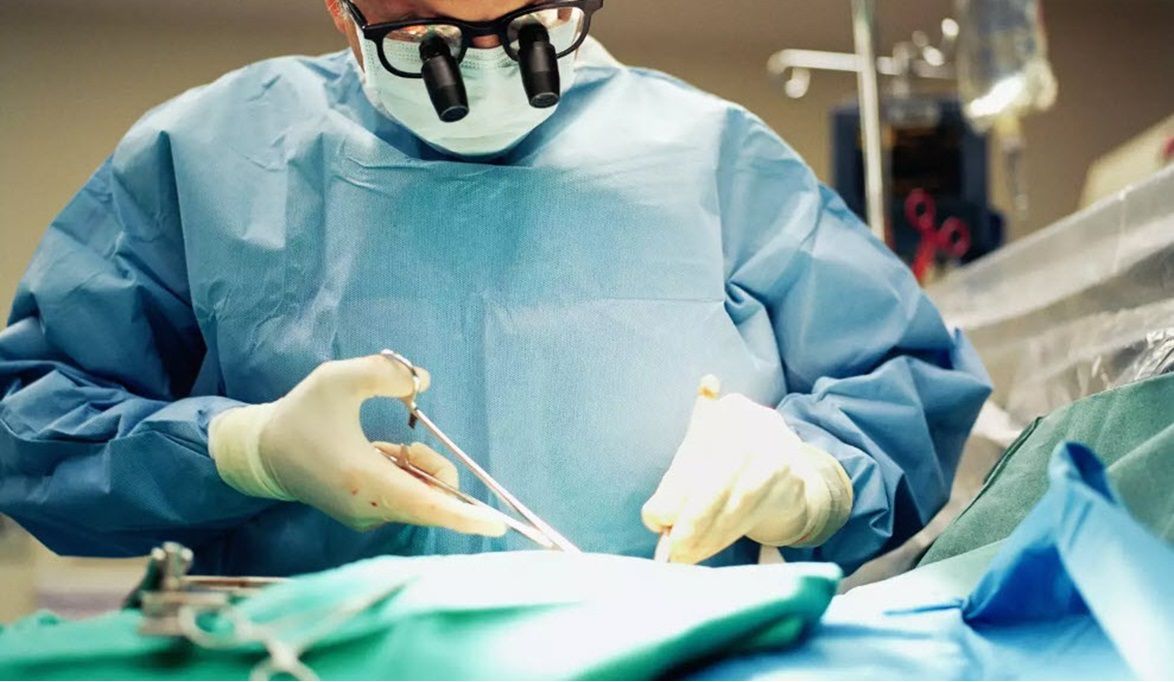 جراحة عاجلة تنقذ حياة ستيني بزراعة 4 شرايين جديدة في مستشفى الملك عبدالعزيز التخصصي