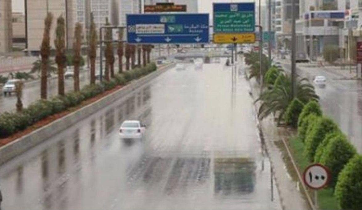 عاجل.. أمطار رعدية وسيول على مكة والرياض و4 مناطق أخرى وتحذير من الدفاع المدني