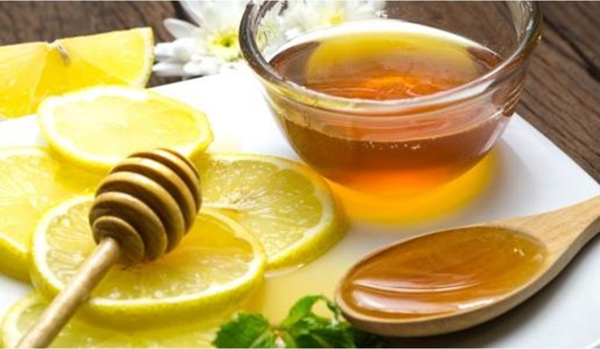 فوائد مذهلة لعصير الليمون بالعسل الدافيء في رمضان