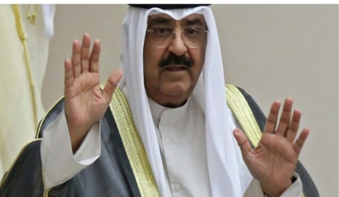 أمير الكويت يقرر حل مجلس الأمة ووقف بعض مواد الدستور