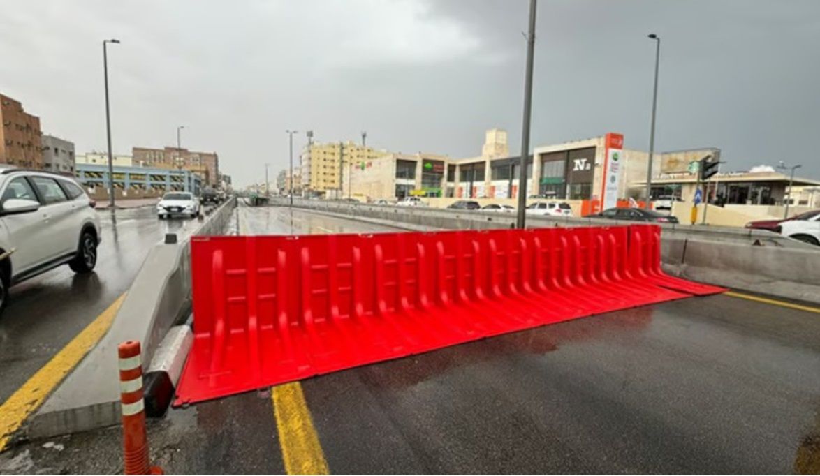 إغلاق أنفاق طريق الملك فهد بالدمام بسبب الأمطار الغزيرة