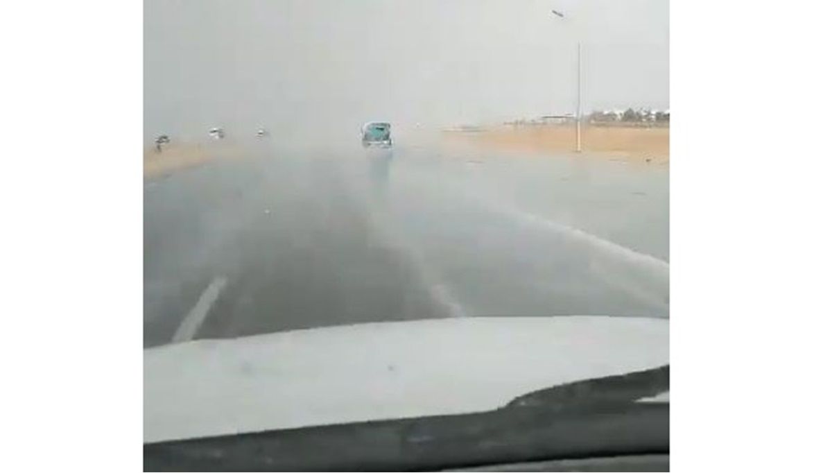 بالفيديو.. أمطار غزيرة على طريق الرياض القصيم السريع وغرب شقراء